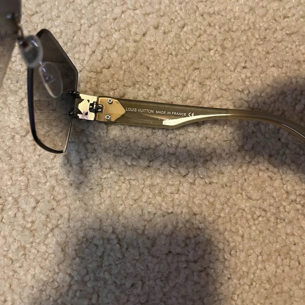 Pre Owned Louis Vuitton Black and Brown Monogram Sunglasses - Picture 4 of 4